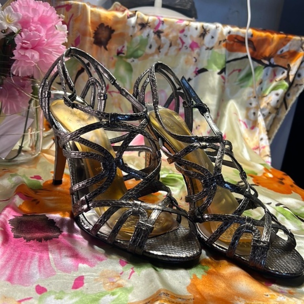 Nine West open toe sandals silver leather size 7.5
